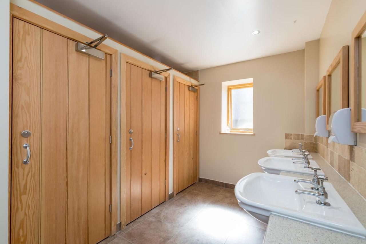 Cosy Caravan On Luxury Campsite Hulme End المظهر الخارجي الصورة
